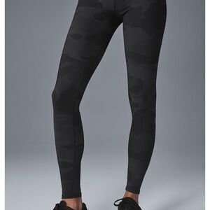 ALO High-Waist Vapor Leggings- Black Camo